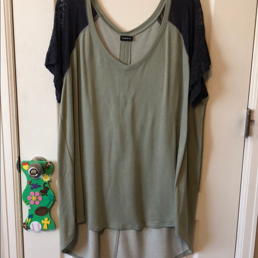 Torrid hi/Lo shirt